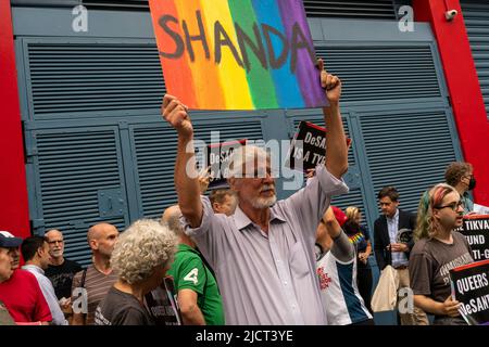 Attorney Ron Kuby, holding a sign saying ÒshandaÓ which means scandalous behavior in Yiddish, joins members of the LGBTQ+ community and their supporters protesting Florida Governor Ron DeSantisÕ speaking at a conservative Jewish Leadership Conference organized by  the Tikvah Fund, at Chelsea Piers in New York on Sunday, June 12, 2022. The activists are unhappy with DeSantis and the ÒDonÕt Say GayÓ bill in Floridas well as Chelsea PiersÕ hosting the event. (© Richard B. Levine) Stock Photo