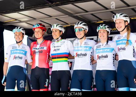 Audrey Cordon-Ragot, Amalie Dideriksen, Elisa Balsamo, Lauretta Hanson, Chloe Hosking, Elynor Backstedt, cyclists of team Trek Segafredo. Classique Stock Photo