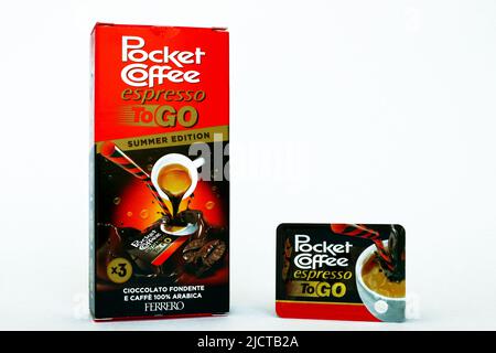 Dolcidee Barletta - Pocket Coffee espresso Summer Edition: shake it  portalo con te e gustalo con la cannuccia!!!