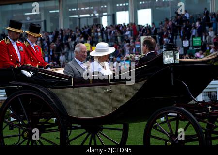 Ascot, Berkshire, UK. 15th June, 2022. The Royal Procession arrives on the racktrack at Royal Ascot. Members of the Royal family present today included Charles, The Prince of Wales, Camilla, The Duchess of Cornwall, Edward, The Earl Wessex, Sophie, The Countess of Wessex, Princess Beatrice and her husband Edoardo Mapelli Mozzi. Credit: Maureen McLean/Alamy Live News Stock Photo