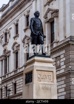 Robert Clive Statue London - Statue of Clive of India in King Charles Street, Whitehall, London. Unveiled in 1912, sculptor John Tweed. Stock Photo