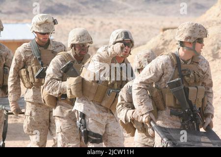 U.S. Marines with Headquarter & Service Company, 1st Battalion, 8th Marine Regiment (1/8), 2D Marine Division, move forward from dismounting their veh Stock Photo