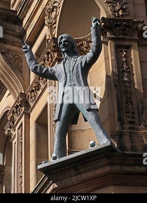Ringo Starr - The Liverpool Beatle statues - The Fab Four, around outside of Hard Day's Night Hotel, Central Buildings, N John St, Liverpool L2 6RR Stock Photo