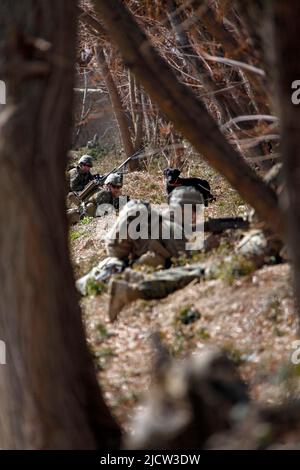 U.S. Marines with Bravo Company, 1st Battalion, 8th Marine Regiment (1/8), Regimental Combat Team 6, are providing security while on a security patrol Stock Photo