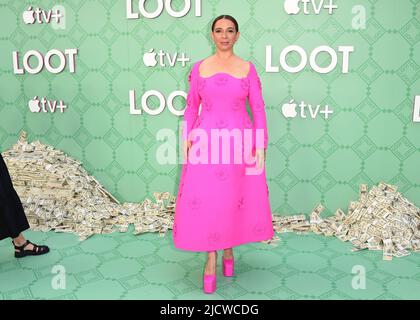 Los Angeles, USA. 15th June, 2022. Maya Rudolph walking on the red carpet at the premiere of Apple TV 's “Loot” at the DGA in Los Angeles, CA on May 9, 2022. (Photo By Scott Kirkland/Sipa USA) Credit: Sipa USA/Alamy Live News Stock Photo