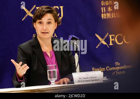 Tokyo, Japan. 16th June, 2022. Sandra Detzer Member of German Parliament speaks at The Foreign Correspondents' Club of Japan in downtown Tokyo. Detzer is member of the co-ruling Green Party and the economic committee of the Bundestag, the German parliament. She is on an official visit to investigate Japan's economic security strategy, raw materials policies and green transition. (Credit Image: © Rodrigo Reyes Marin/ZUMA Press Wire) Stock Photo