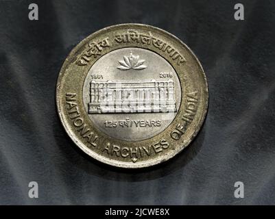 06 11 2022 Ten Rupees 125th Year Of National Archives Of India 2016 Unc Coin Studio shot Lkgram Kalyan Maharashtra India. Stock Photo