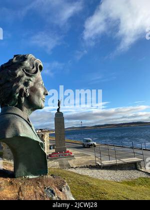 Stanley, UK. 15th June, 2022. A statue of British ex-Prime Minister Margaret Thatcher looks out to sea next to the Liberation Monument (to dpa ''Memory of a generation': 40 years ago the Falklands War ended') Credit: Benedikt von Imhoff/dpa/Alamy Live News Stock Photo