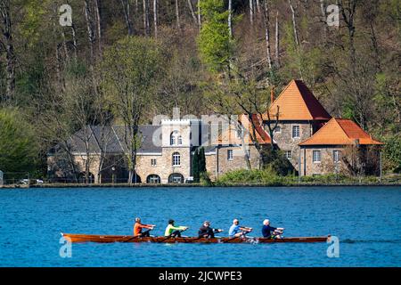 Lake Baldeney, reservoir of the Ruhr, Baldeney Castle, on the right the main building, next to it the coach house, rowing boat, Essen, NRW, Germany, Stock Photo