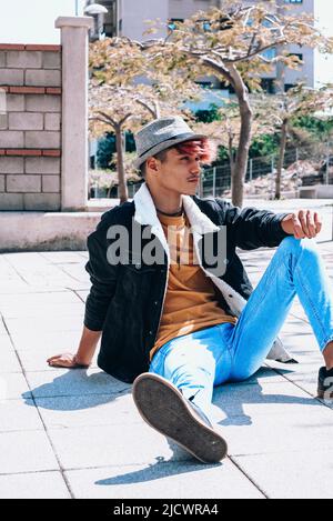 トップス c-boy style Urban Neat (No.159) Teen boy with urban style clothes sitting on the asphalt floor in
