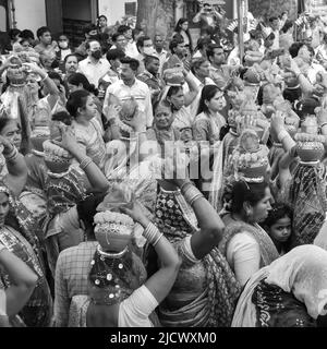 Delhi, India April 03 2022 - Women with Kalash on head during Jagannath Temple Mangal Kalash Yatra, Indian Hindu devotees carry earthen pots containin Stock Photo