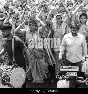 Delhi, India April 03 2022 - Women with Kalash on head during Jagannath Temple Mangal Kalash Yatra, Indian Hindu devotees carry earthen pots containin Stock Photo