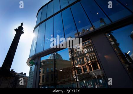 Grey's monument and reflections in glass of Eldon Square, Newcastle-upon-Tyne Stock Photo