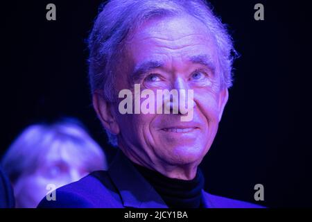 Tokyo, Japan. 21st Apr, 2016. French luxury brand group LVMH chairman and  CEO Bernard Arnault (R) smiles with his son Antoine during a photo call for  the reception of Louis Vuitton's art