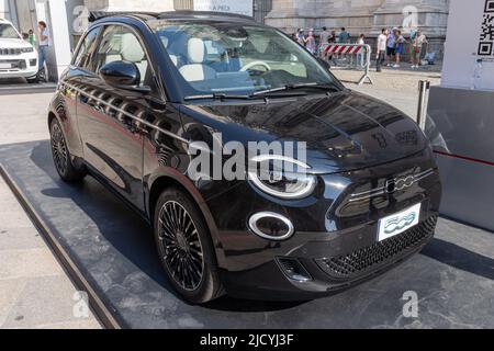 MILANO, ITALY, the Milan Monza Motor Show, from 16 th to 19 th June 2022 - Fiat 500 Credit: Christian Santi/Alamy Live News Stock Photo