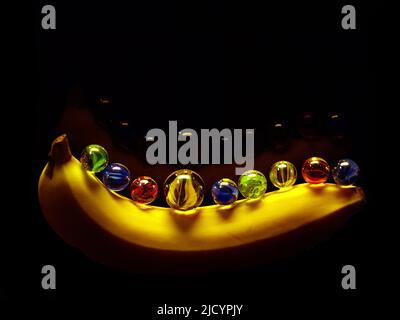 Red marbles one green marble hi-res stock photography and images - Alamy