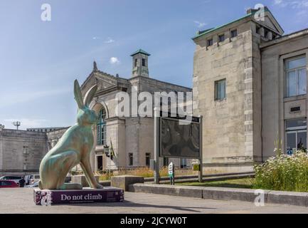 Southampton, UK. 16 June 2022. Hares of Hampshire Art Trail, public art event across Southampton and Winchester displaying giant and small sculptures of hares sponsored by The Murray Parish Trust and Wild In Art. Depicted here is a giant hare sculpture outside the Civic Centre in Southampton Stock Photo