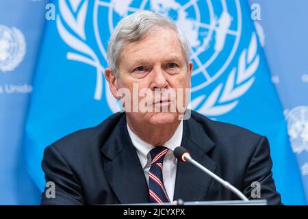 New York, New York, USA. 16th June, 2022. U.S. Secretary of Agriculture Tom Vilsack briefs reporters on global food security at UN Headquarters. Secretary Vilsack said that US will increase crop production this year and will help to faciliate delivery of grain to most affected regions in Northern Africa and Middle East. (Credit Image: © Lev Radin/Pacific Press via ZUMA Press Wire) Stock Photo
