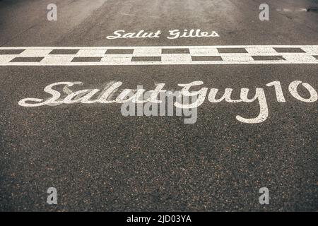 Circuit atmosphere - Salut Gilles, in memory of Gilles Villeneuve, and Salut Guy10 in memory of Guy Lafleur, Montreal Canadiens Ice Hockey Legend, on the start / finish straight. 16.06.2022. Formula 1 World Championship, Rd 9, Canadian Grand Prix, Montreal, Canada, Preparation Day.  Photo credit should read: XPB/Press Association Images. Stock Photo