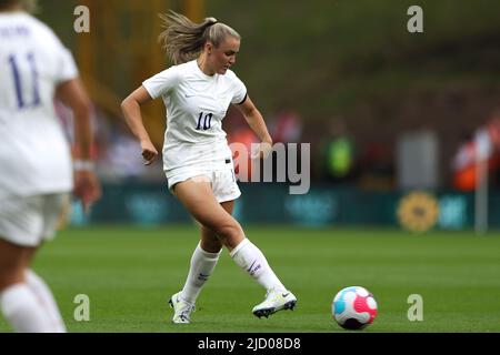 WOLVERHAMPTON, UK. JUN 16TH Georgia Stanway of England passes the ball during the International Friendly match between England Women and Belgium at Molineux, Wolverhampton on Thursday 16th June 2022. (Credit: Tom West | MI News) Credit: MI News & Sport /Alamy Live News Stock Photo