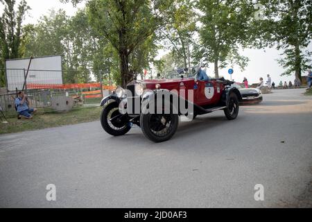 Ferrara, Emilia Romagna, Italy. 15th June, 2022. The 1000 Miglia 2022 started the first stage from Brescia to Cervia-Milano Marittima with a stop in Ferrara. (Credit Image: © Carlo Vergani/Pacific Press via ZUMA Press Wire) Stock Photo