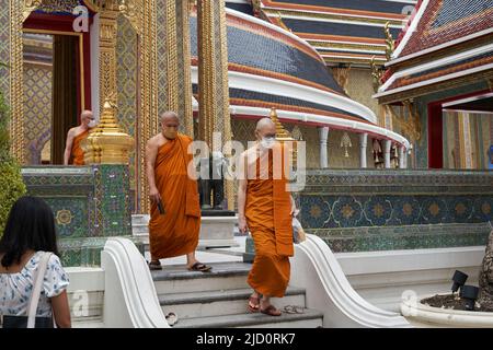 Bangkok, Thailand, february, 16, 2022: Monks leaving a temple Stock Photo