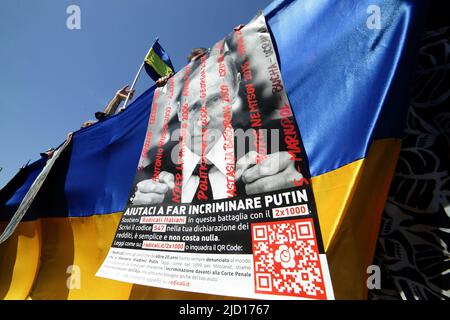June 16, 2022 - Demonstration by Ukranian community to ask for the indictment of Russian President Putin before the Criminal Court of Aia. Rome, Italy. © Evandro Inetti via ZUMA Wire) (Credit Image: © Evandro Inetti/ZUMA Press Wire) Stock Photo