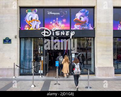 Disney Store Champs-Élysées - Paris - A Goodbye Before Permanent Closure 