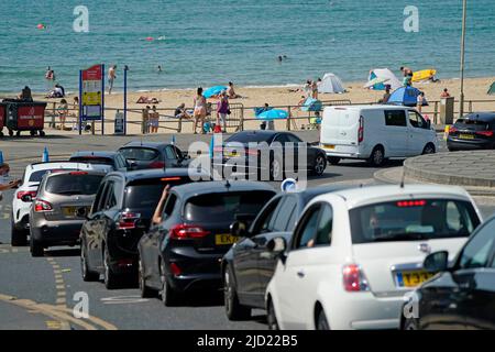 Cars queue up to park at Boscombe Beach in Dorset. A sweltering 34C (93.2F) is expected in London and potentially some spots in East Anglia on Friday, according to the Met Office. Picture date: Friday June 17, 2022. Stock Photo