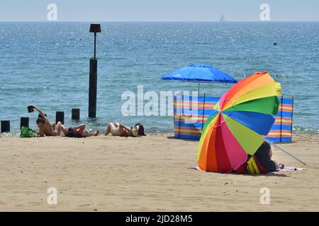 Boscombe, Bournemouth, Dorset, UK, 17th June 2022, Weather. Set to be the hottest day of the year so far as the short heatwave peaks. Sunbathers on the beach for the sunshine and some fresher sea air. Credit: Paul Biggins/Alamy Live News Stock Photo