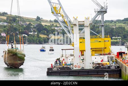 Shipwreck being lifted onto Lara 1 floating crane ship deck keelbeg pier Union Hall, West Cork, Ireland Stock Photo