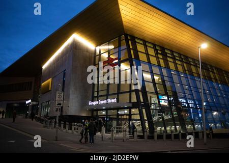 Queen Street train Station, in Glasgow, Scotland, 11 April 2022.     N55°51.736' W4°15.137' Stock Photo