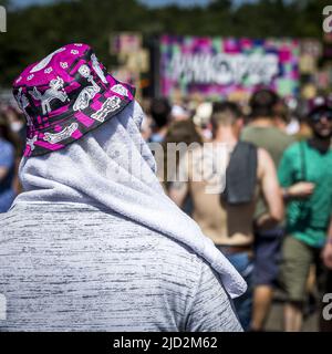 Landgraaf, Belgium. 17th June, 2022. 2022-06-17 14:23:27 LANDGRAAF - Festival-goers during the first day of the Pinkpop music festival. ANP MARCEL VAN HOORN netherlands out - belgium out Credit: ANP/Alamy Live News Stock Photo