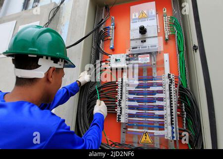 itabuna, bahia, brazil - may 23, 2022: electrician working on electrical distribution board of a school under construction in the city of Itabuna. Stock Photo