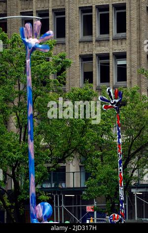 Here sculptures by Santi Flores in the garment center of Manhattan NYC Stock Photo