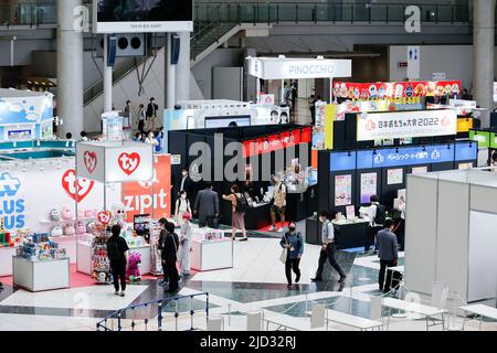 Tokyo, Japan. 17th June, 2022. Visitors gather during the International Tokyo Toy Show 2022 at Tokyo Big Sight in Tokyo. The annual exhibition is the largest toy exhibition in Japan, sponsored by the Japan Toy Association, and runs only for business people from June 16 to 17. (Credit Image: © Rodrigo Reyes Marin/ZUMA Press Wire) Credit: ZUMA Press, Inc./Alamy Live News Stock Photo