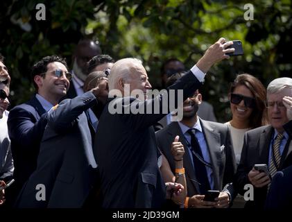 Washington DC, USA. 17th June, 2022. US President Joe Biden poses for photos before departing the South Lawn of the White House en route to Delaware, in Washington, DC, on Friday, June 17, 2022. President Biden and the First Lady Jill Biden travel to Rehoboth Beach, Delaware. Photo by Michael Reynolds/UPI Credit: UPI/Alamy Live News Stock Photo