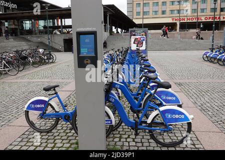 Oslo, Norway. 09th June, 2022. Bicycles from the rental company OBOS are parked in front of the main station. Credit: Kathrin Deckart/dpa/Alamy Live News Stock Photo