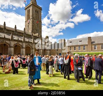 ST ANDREWS UNIVERSITY SCOTLAND ON GRADUATION DAY ST SALVATORS QUAD AND CEREMONY ON THE LAWN Stock Photo