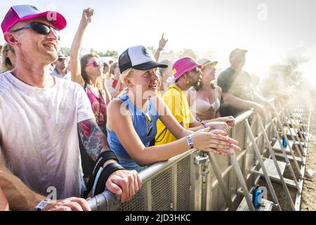 Landgraaf, Belgium. 17th June, 2022. 2022-06-17 19:36:56 LANDGRAAF - Fans of Wies during the first day of the Pinkpop music festival. ANP MARCEL VAN HOORN netherlands out - belgium out Credit: ANP/Alamy Live News Stock Photo