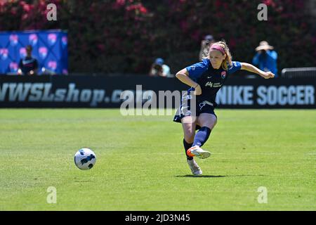 San Diego, California, USA. 12th June, 2022. San Diego Wave FC midfielder Kristen McNabb (14) during a NWSL soccer match between the OL Reign and the San Diego Wave FC at Torero Stadium in San Diego, California. Justin Fine/CSM/Alamy Live News Stock Photo