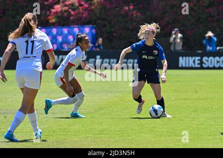 San Diego, California, USA. 12th June, 2022. San Diego Wave FC midfielder Kristen McNabb (14) during a NWSL soccer match between the OL Reign and the San Diego Wave FC at Torero Stadium in San Diego, California. Justin Fine/CSM/Alamy Live News Stock Photo
