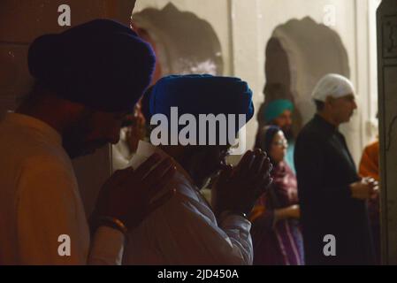 Lahore, Pakistan. 16th June, 2022. Pakistani and Indian Sikh pilgrims attend religious rituals at Gurdwara Dera Sahib in Lahore, as Sikh pilgrims from India and other parts of the world arrived in Pakistan to take part in religious rituals for the fifth Sikh Guru Arjan Dev Ji's 416th death anniversary. (Photo by Rana Sajid Hussain/Pacific Press) Credit: Pacific Press Media Production Corp./Alamy Live News Stock Photo