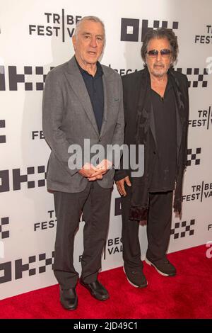 New York, USA. 17th June, 2022. Robert De Niro and Al Pacino attend 'Heat' Premiere during 2022 Tribeca Festival at United Palace Theater in New York City. Credit: SOPA Images Limited/Alamy Live News Stock Photo