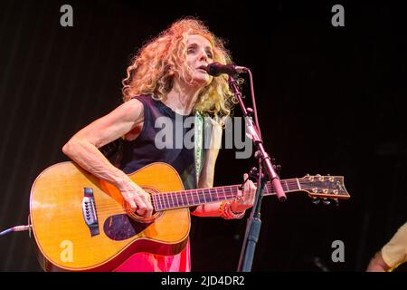 Tinley Park, USA. 15th June, 2022. Patty Griffin on June 15, 2022, at Hollywood Casino Amphitheatre in Tinley Park, Illinois (Photo by Daniel DeSlover/Sipa USA) Credit: Sipa USA/Alamy Live News Stock Photo