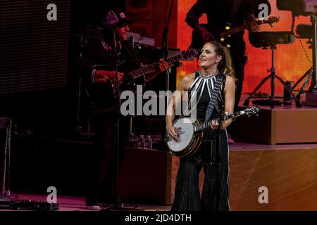 Tinley Park, USA. 15th June, 2022. Emily Strayer of The Chicks on June 15, 2022, at Hollywood Casino Amphitheatre in Tinley Park, Illinois (Photo by Daniel DeSlover/Sipa USA) Credit: Sipa USA/Alamy Live News Stock Photo