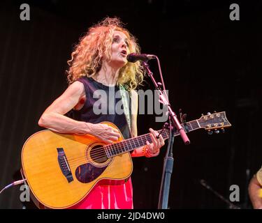 Tinley Park, USA. 15th June, 2022. Patty Griffin on June 15, 2022, at Hollywood Casino Amphitheatre in Tinley Park, Illinois (Photo by Daniel DeSlover/Sipa USA) Credit: Sipa USA/Alamy Live News Stock Photo