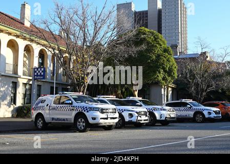 Police vehicles, a Ford Ranger, two Hyundai Santa Fe, and a Toyota Kluger, parked outside South Melbourne Police Station Stock Photo