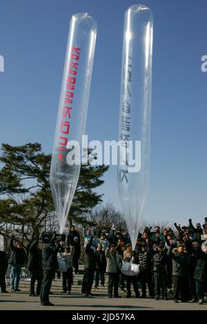 June 17, 2020-Seoul, South Korea-In This pictures is File Photos. North Korean Defectors shout slogan with ready anti-NK leaflet Balloons fly near DMZ in South Korea. North Korea said Wednesday it has rejected South Korea's offer to send special envoys and will redeploy troops to two inter-Korean business zones near the border, unrelentingly ratcheting up tensions a day after the regime blew up a joint liaison office. The North's disclosure of its rejection of the special envoy proposal shows the regime has no intention to defuse tensions through dialogue and will carry out a series of measure Stock Photo