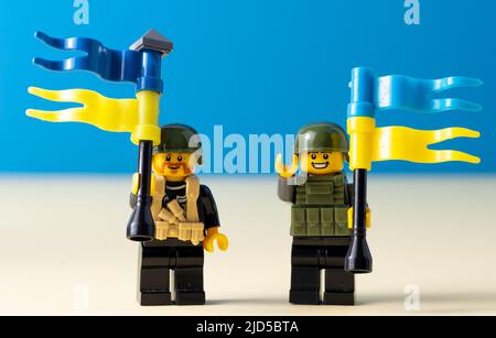 Kiev Ukraine 9 Mars 2022 Militaire Avec Mitrailleuse Lego Soldats De La  Seconde Guerre Mondiale Soldat De Jouet En Uniforme De Camouflage Avec Des  Troupes D'armes Guerre En Ukraine Formations Des Forces